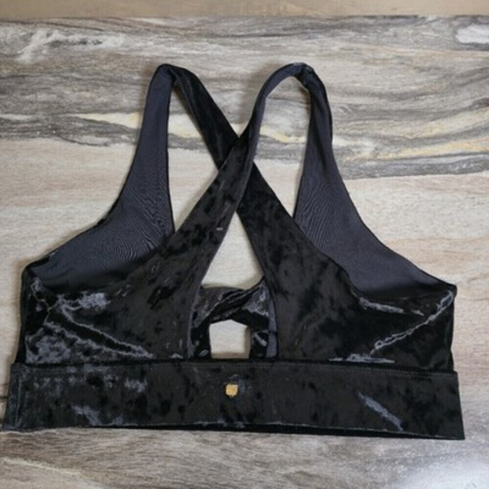 Fabletics Black Velvet Sports Bra Women’s Medium Criss Cross Back Cutout - Picture 2 of 6
